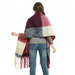 Wholesale manufacturer of new autumn and winter checkered scarves, shawls and scarves with coarse sand rings, tassels and large horizontal stripes for Europe and America