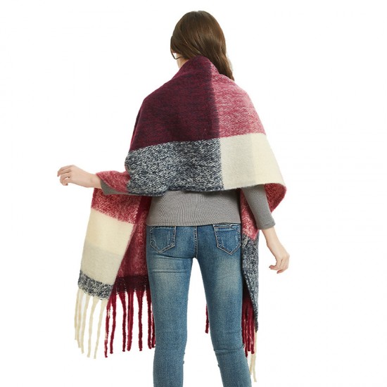 Wholesale manufacturer of new autumn and winter checkered scarves, shawls and scarves with coarse sand rings, tassels and large horizontal stripes for Europe and America