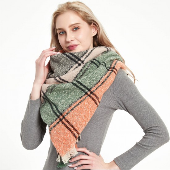 Amazon's popular cross-border European and American spring, autumn and winter women's loop yarn full polyester knitted plaid triangular shawls and scarves Amazon's popular cross-border European and American spring, autumn and winter women's loop yarn full polyester knitted plaid triangular shawls and scarves