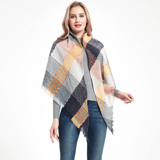 A manufacturer of cross-border best-selling European and American loop yarn, fringed, checkered, spring, autumn and winter triangular women's shawls and scarves A manufacturer of cross-border best-selling European and American loop yarn, fringed, checkered, spring, autumn and winter triangular women's shawls and scarves