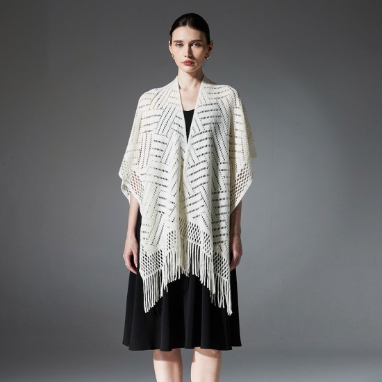 Wholesale of Amazon's hot foreign trade European and American spring, summer and autumn new solid-color fringed thin hollowed-out shawls Wholesale of Amazon's hot foreign trade European and American spring, summer and autumn new solid-color fringed thin hollowed-out shawls