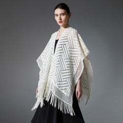 Wholesale of Amazon's hot foreign trade European and American spring, summer and autumn new solid-color fringed thin hollowed-out shawls