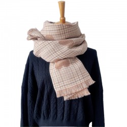 Wholesale and in-stock manufacturer of new autumn and winter women's fine checkered large heart-shaped scarves and shawls for foreign trade in Japan and South Korea