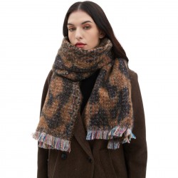 Wholesale manufacturer of 2025 new style scarves for European and American autumn and winter men's and women's jacquard short beard and leopard print scarves