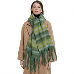 New winter thickened loop yarn, thick beard, thick braid, fringed and striped scarves and shawls for export to Europe and America are in stock