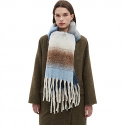 Factory direct supply of new autumn and winter season scarves and shawls in Europe and America for cross-border trade, with loop yarn and thick tassel gradient colors