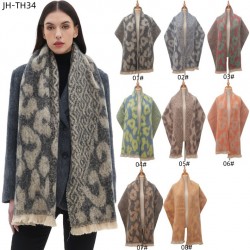 Wholesale manufacturer of cross-border hot 2025 new style export European and American autumn and winter short beard jacquard large leopard print scarves and shawls