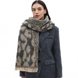 Wholesale manufacturer of cross-border hot 2025 new style export European and American autumn and winter short beard jacquard large leopard print scarves and shawls