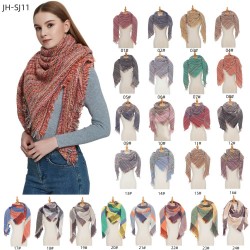 Amazon cross-border best-selling new autumn and winter checkered triangular shawls and scarves for Europe and America in 2024