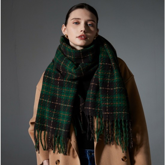 Wholesale of cross-border hot foreign trade new style scarves, European and American autumn and winter fringed green checkered scarves and shawls from Tonglu manufacturer Wholesale of cross-border hot foreign trade new style scarves, European and American autumn and winter fringed green checkered scarves and shawls from Tonglu manufacturer